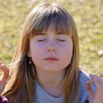 meditation enfant- bienfaits- psychologue enfant lille Karine de Maillard